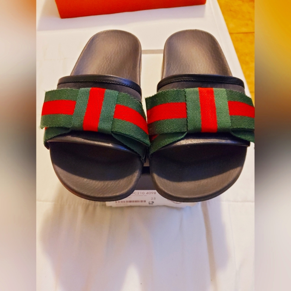 Excellent. 100% Authentic ; Gucci Black Leather Trim, Satin and Fabric Web